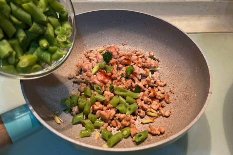 泰式香茅肉末炒豆角粒4.jpg 